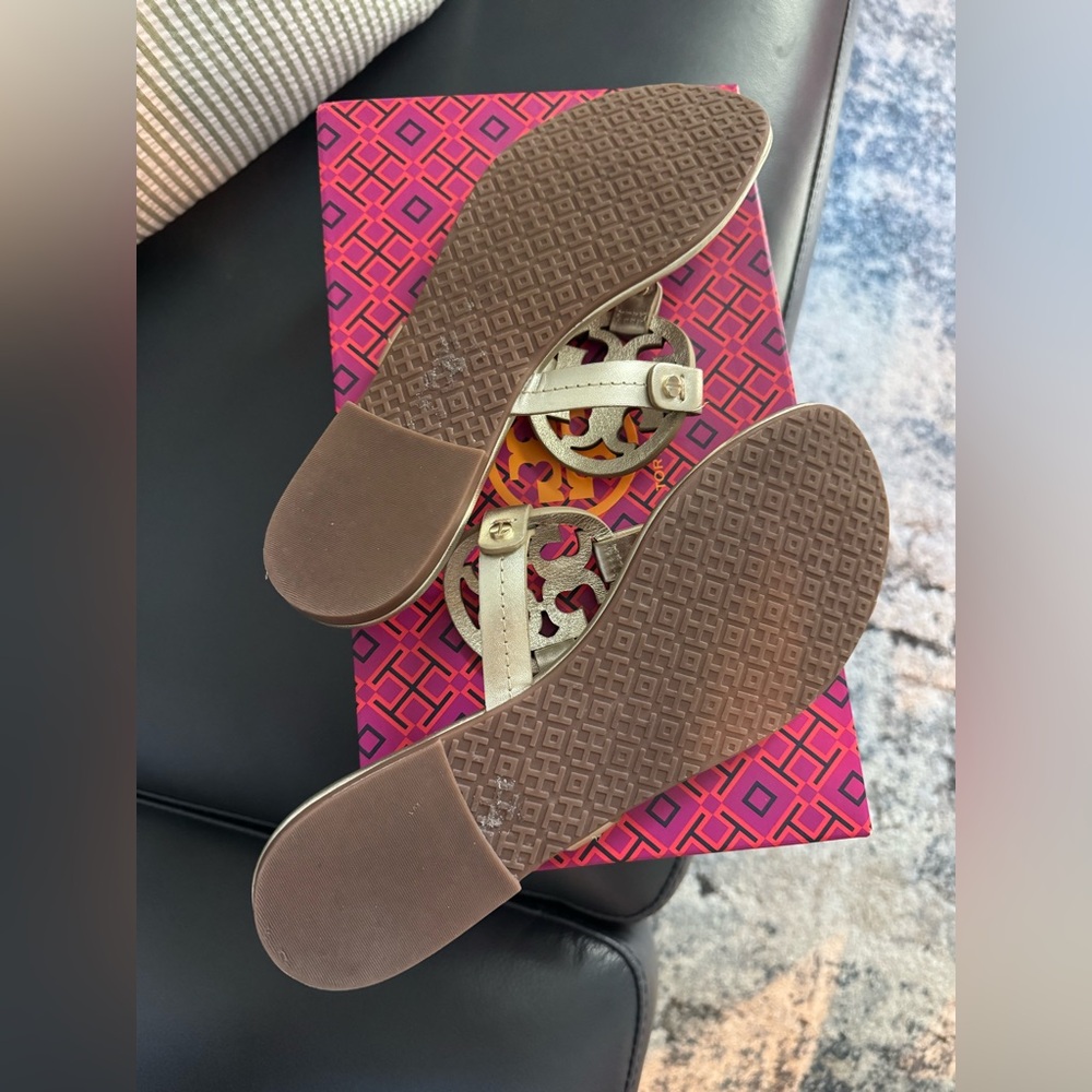 Tory Burch Spark Gold Metallic Miller Sandals - size 8 - Picture 3 of 4